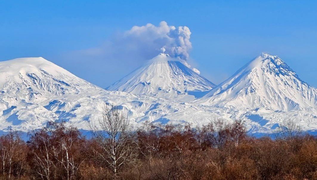 На Камчатке зафиксирован очередной пепловый выброс из вулкана Ключевского