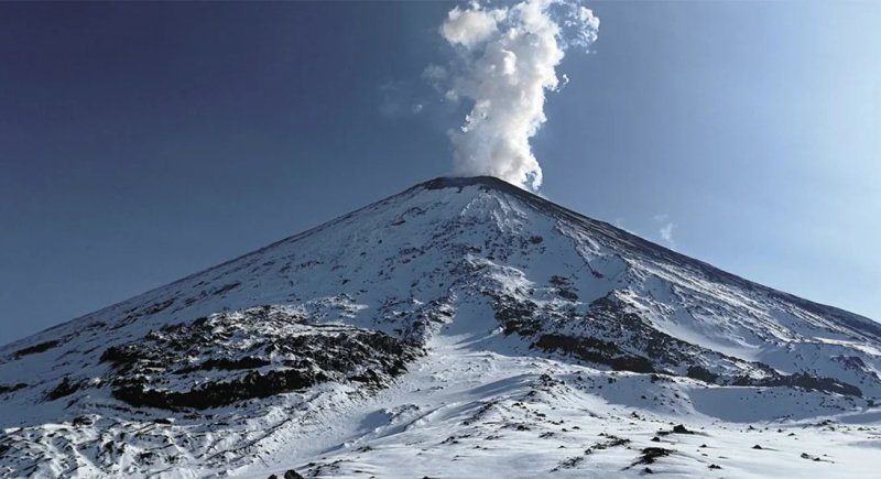На Камчатке зафиксирован третий за сутки пепловый выброс из вулкана Ключевского