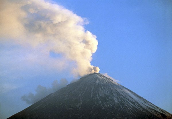 На Камчатке зафиксирован подъем пепла со склонов вулканов Ключевской и Шивелуч